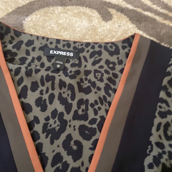 Express Blouse - Picture 4 of 4